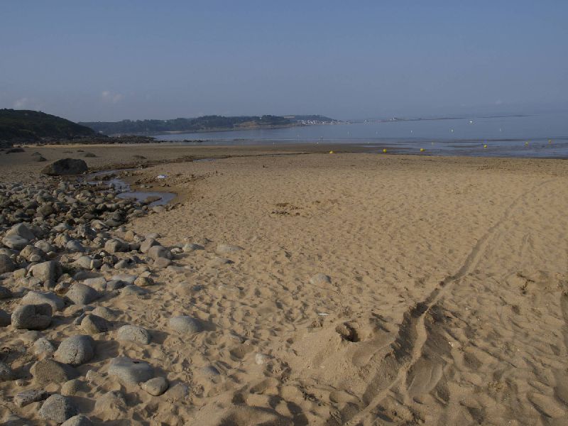 la plage de Goas Lagorn - au large la pointe du yaudet et Locqu&eacutemeau