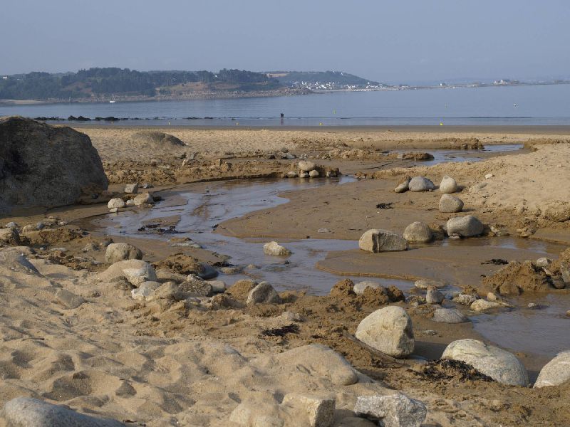 la plage de Goas Lagorn et son ruisseau
